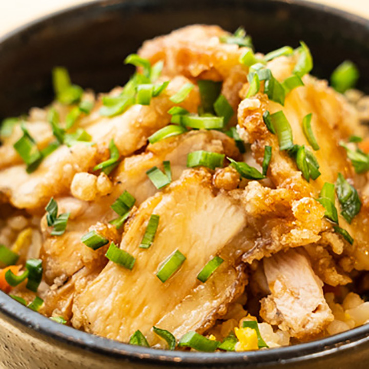 【コスパ抜群】2時間飲み放題＋地鶏焼き飯など料理7品『鳥安コース』5,478円⇒4,378円(※木/金/祝前日はご利用頂けません)
